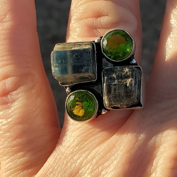New Rough Kyanite & Peridot 925 Silver Ring. - Picture 13 of 16